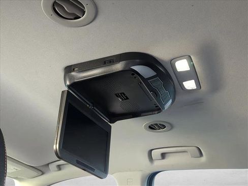 Used 2021 Chevrolet Traverse LT FWD image 16