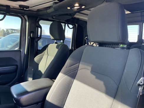 Used 2020 Jeep Gladiator Sport w/ Quick Order Package 24S image 8