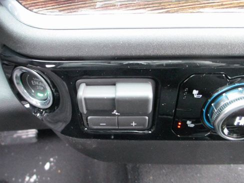 New 2026 GMC Sierra 1500 SLE AWD/4WD image 17