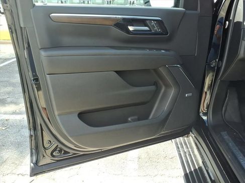 New 2026 Chevrolet Suburban High Country AWD/4WD image 14
