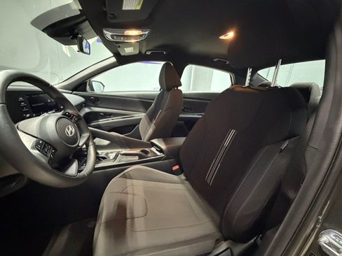 Used 2025 Hyundai Elantra Sport FWD image 13