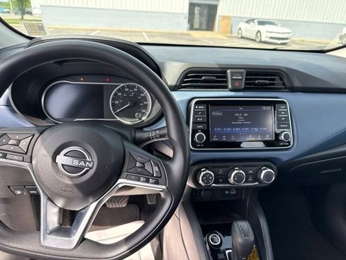 Used 2025 Nissan Versa SV FWD image 22