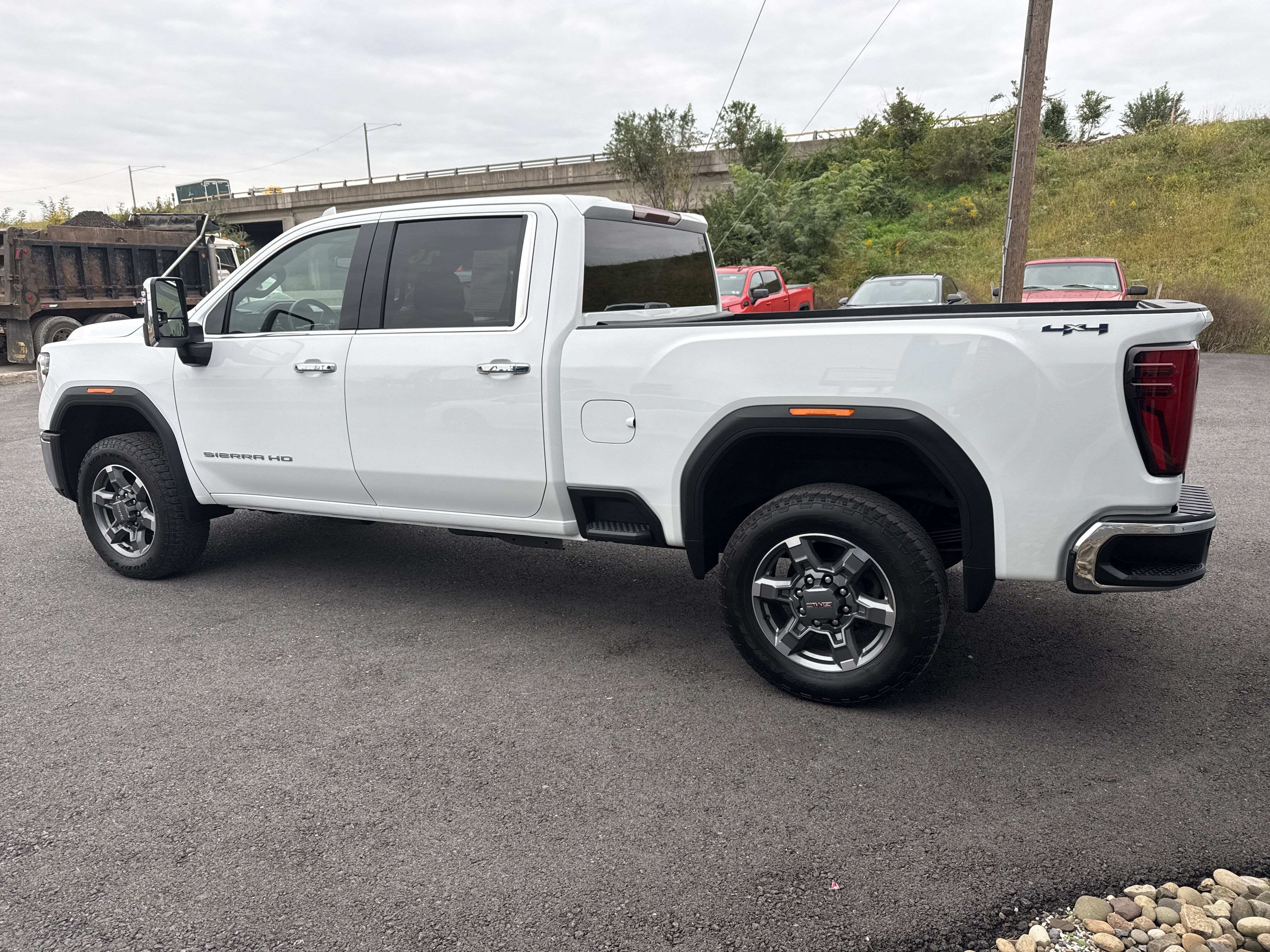Used 2026 GMC Sierra 2500 SLT w/ SLT Convenience Package AWD/4WD image 6