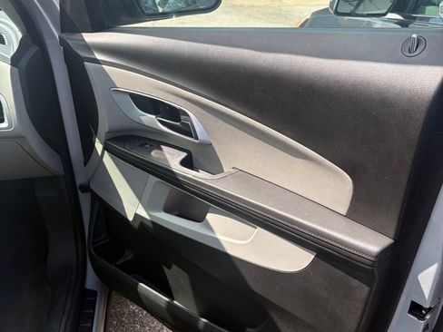 Used 2010 Chevrolet Equinox LS FWD image 15
