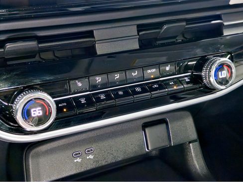 Used 2024 Honda Prologue Touring image 16