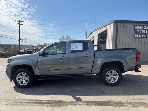 Used 2022 Chevrolet Colorado LT w/ LT Convenience Package image 4