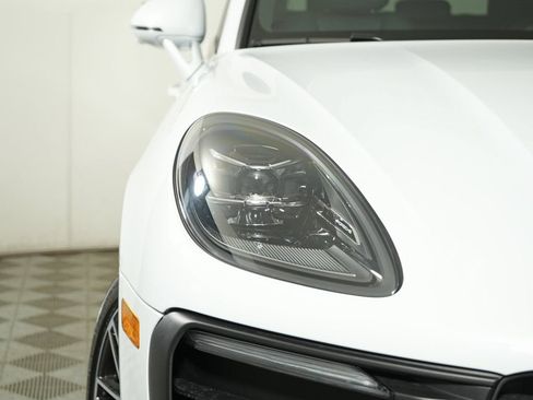Used 2026 Porsche Macan AWD/4WD image 11