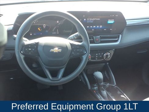 Used 2024 Chevrolet TrailBlazer LT image 2