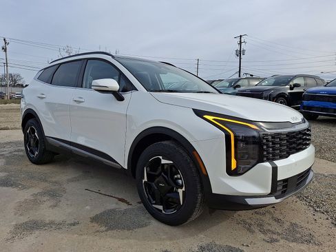 New 2026 Kia Sportage EX image 2