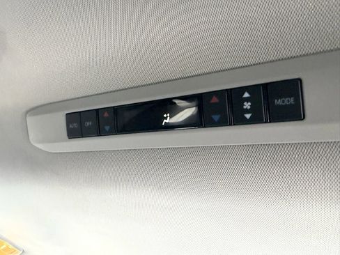 Used 2023 Toyota Sienna XLE AWD/4WD image 27