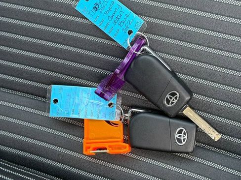 Used 2023 Toyota Camry SE FWD image 8