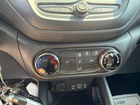 Used 2022 Chevrolet TrailBlazer LS FWD image 15