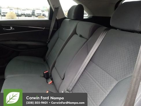 Used 2017 Kia Sorento LX w/ LX Convenience Package image 25