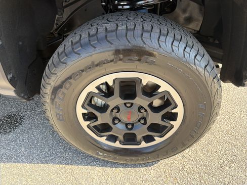 Used 2024 Toyota Tacoma TRD Off-Road w/ TRD Off Road Premium Package AWD/4WD image 23