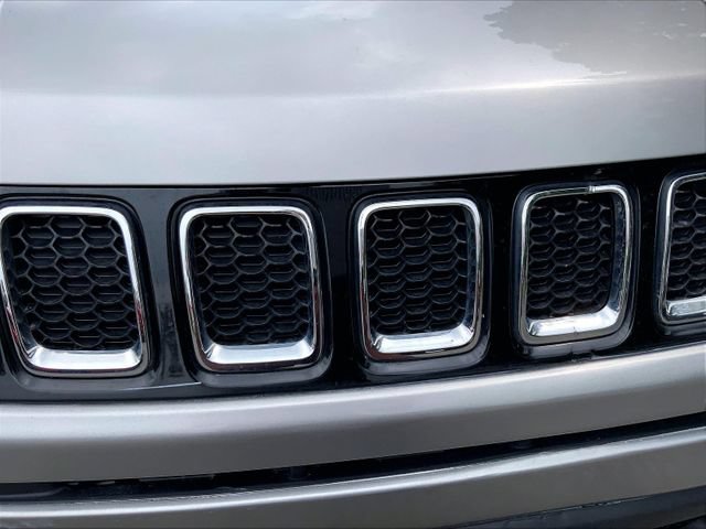Used 2018 Jeep Compass Latitude AWD/4WD image 5