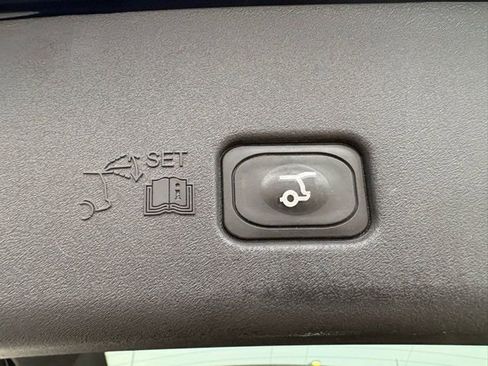 Used 2024 Lincoln Nautilus Reserve image 37