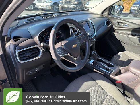 Used 2021 Chevrolet Equinox LT image 2