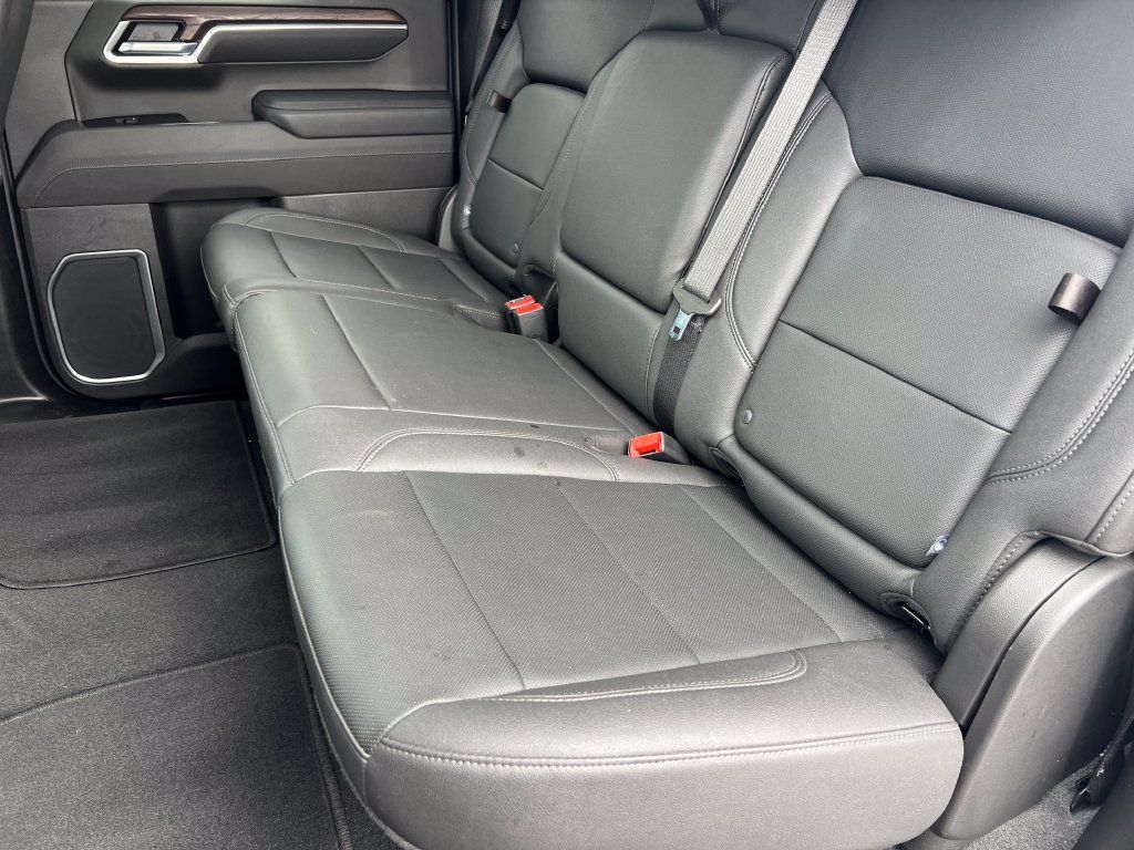 Used 2026 GMC Sierra 1500 SLT AWD/4WD image 16