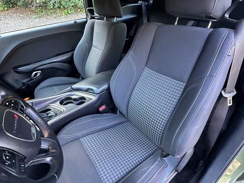 Used 2018 Dodge Challenger SXT RWD image 21