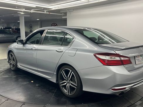 Used 2017 Honda Accord Sport Special Edition image 5