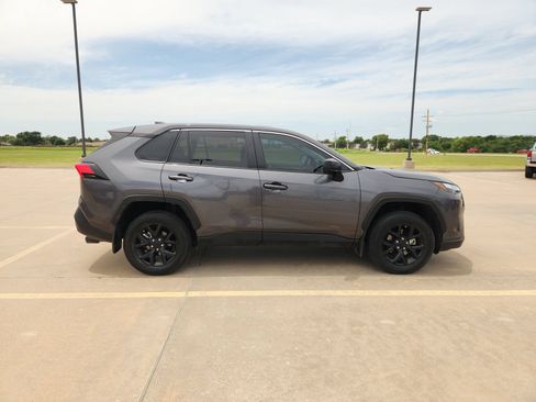 Used 2024 Toyota RAV4 LE FWD image 7