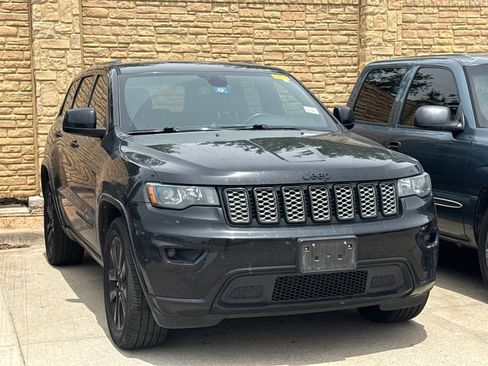 Used 2019 Jeep Grand Cherokee Altitude RWD image 3