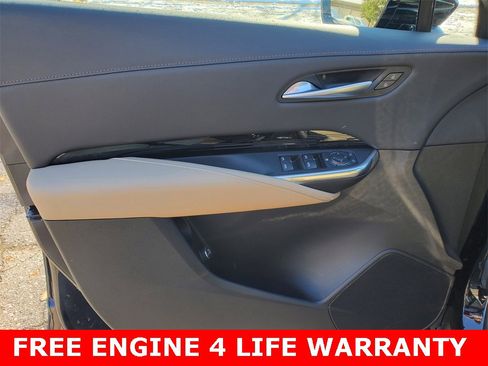 Used 2024 Cadillac XT4 Luxury w/ Cold Weather Package image 9