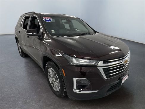 Used 2023 Chevrolet Traverse LT image 1