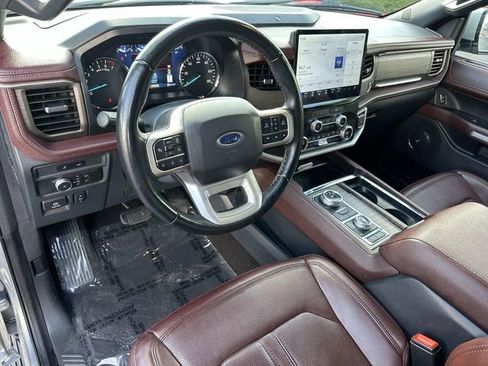 Used 2022 Ford Expedition Limited image 9