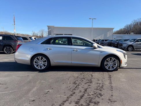 Used 2019 Cadillac XTS Luxury image 3