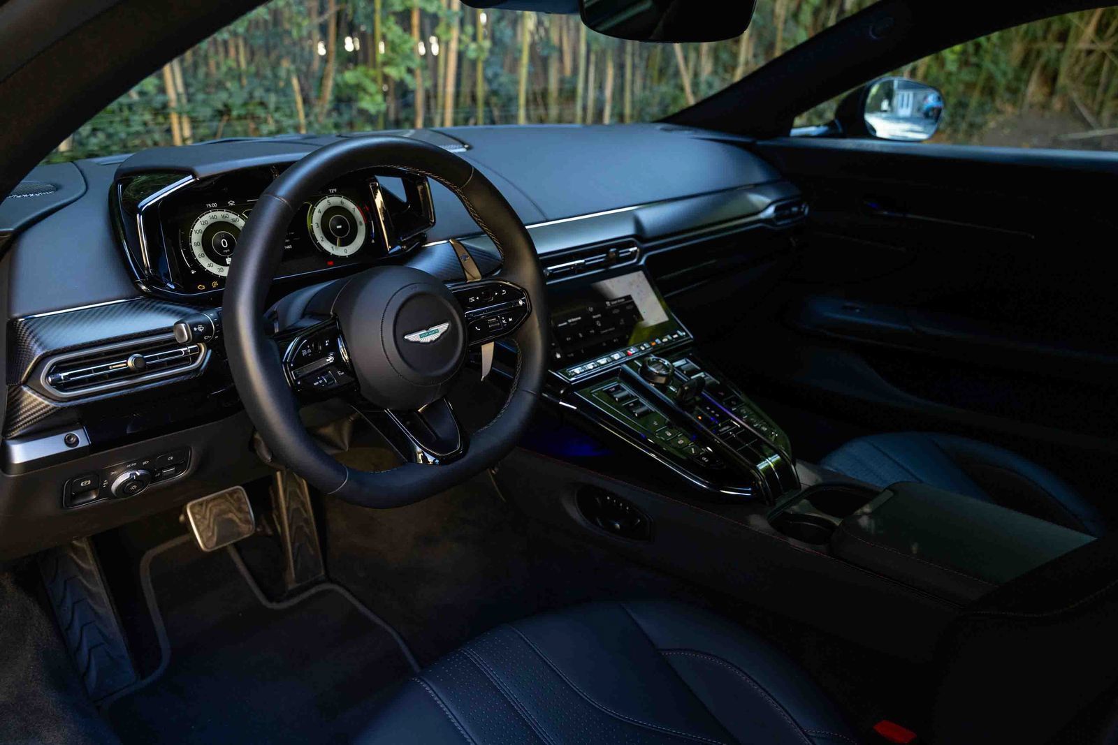 Used 2025 Aston Martin V8 Vantage Coupe RWD image 9
