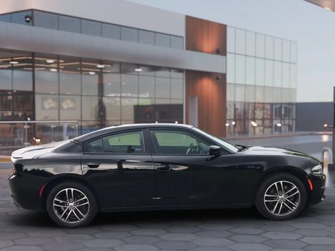 Used 2019 Dodge Charger SXT AWD/4WD image 4