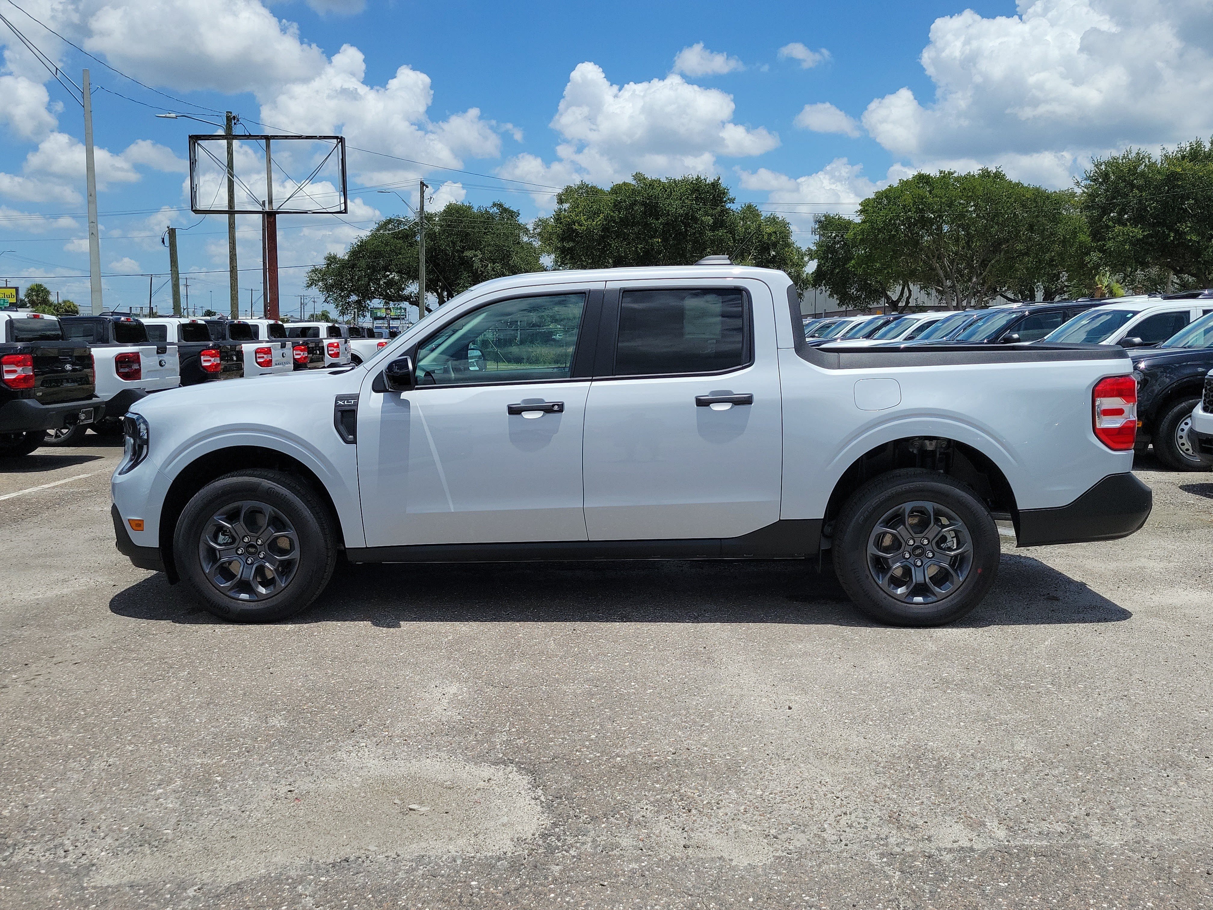 New 2026 Ford Maverick XLT w/ XLT Luxury Package FWD image 7