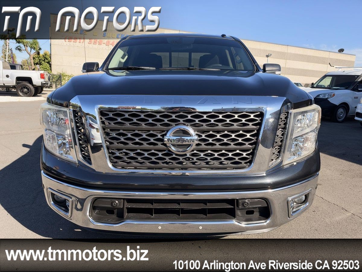 Used 2017 Nissan Titan SV RWD image 2