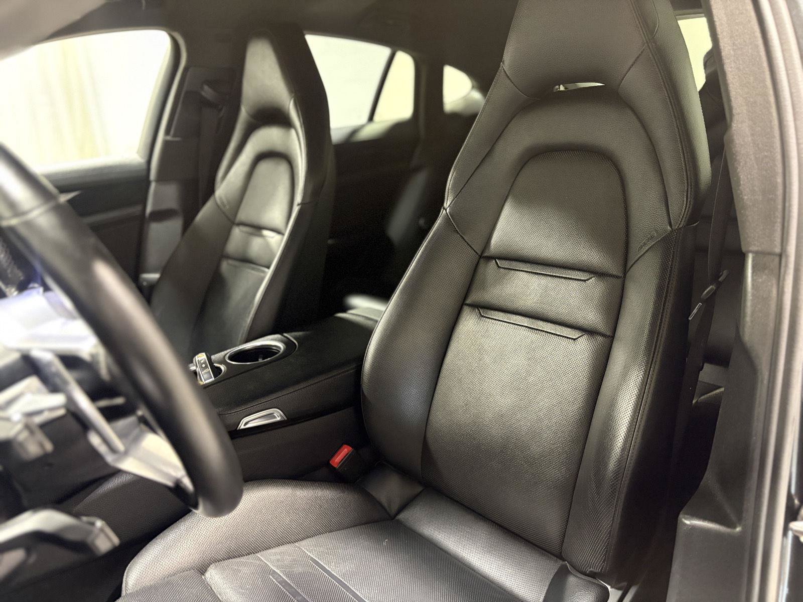 Used 2018 Porsche Panamera 4 AWD/4WD image 3