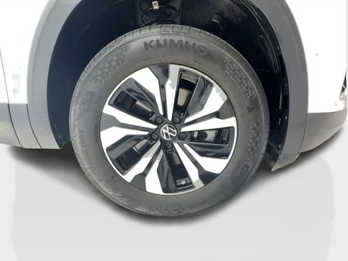 Used 2024 Volkswagen Atlas Cross Sport SE image 13