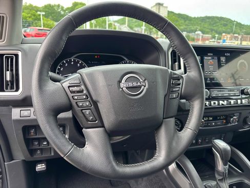 Used 2025 Nissan Frontier SV w/ SV Convenience Package AWD/4WD image 14