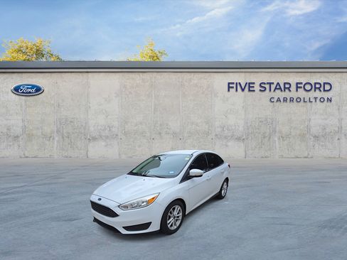 Used 2017 Ford Focus SE FWD image 4