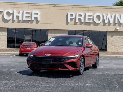 Certified 2025 Hyundai Elantra SEL FWD image 1