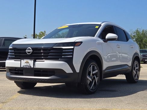 Used 2025 Nissan Kicks SV w/ SV Premium Package FWD image 4