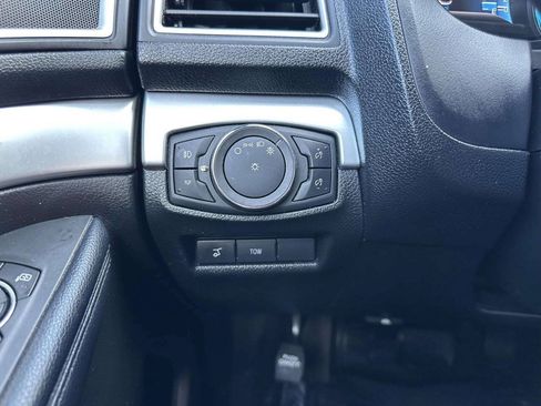 Used 2017 Ford Explorer XLT w/ Equipment Group 202A AWD/4WD image 23