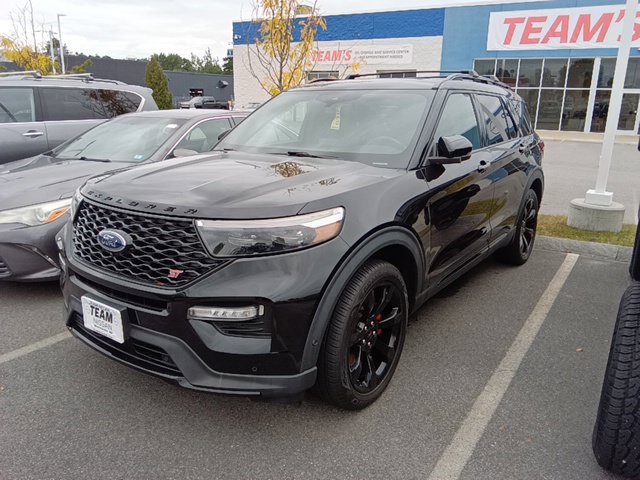 Used 2023 Ford Explorer XLT w/ Equipment Group 202A AWD/4WD image 3