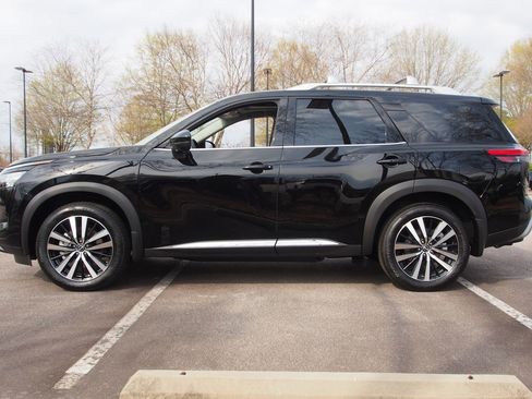 New 2025 Nissan Pathfinder Platinum image 4
