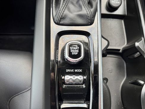 Used 2020 Volvo XC60 T5 Momentum AWD/4WD image 17