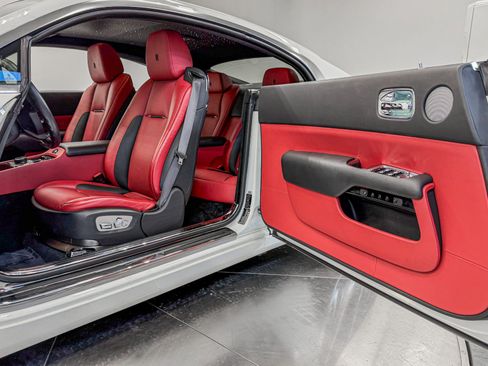 Used 2019 Rolls-Royce Wraith RWD image 23