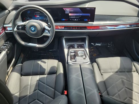 Certified 2024 BMW i7 xDrive60 w/ Executive Package AWD/4WD image 18