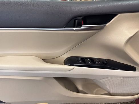 Used 2019 Toyota Camry LE FWD image 10