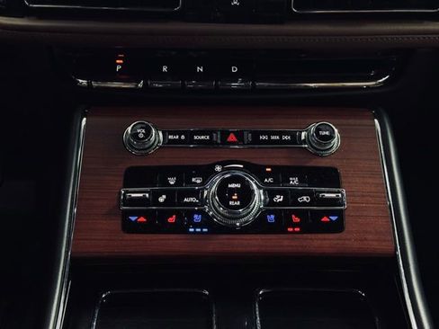 Used 2022 Lincoln Aviator Reserve w/ Elements Package Plus image 35