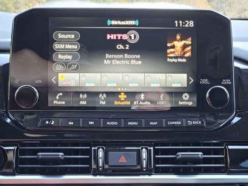 New 2025 Nissan Pathfinder SL w/ Black Appearance Package image 22