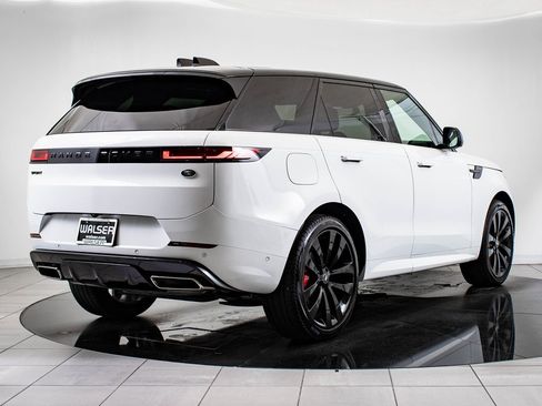 Used 2023 Land Rover Range Rover Sport SE Dynamic image 10